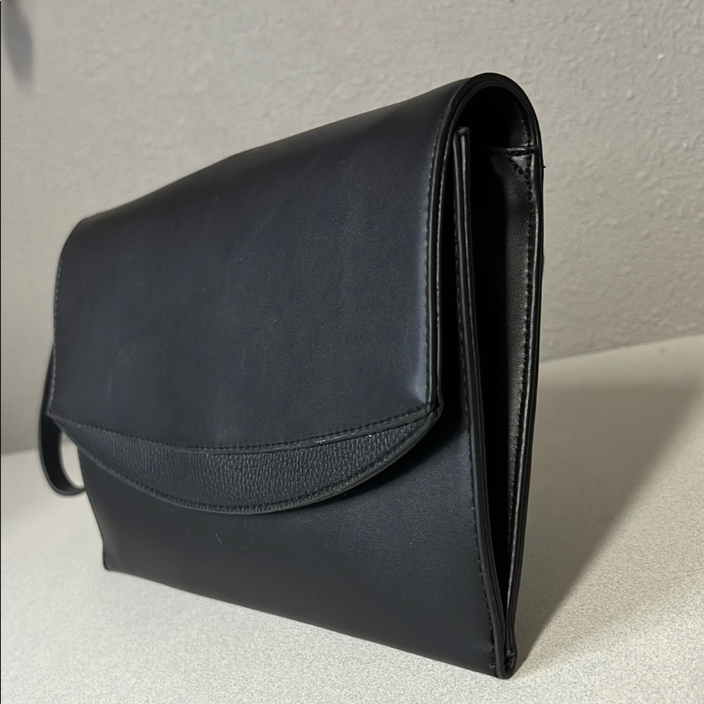 A New Day Sleek Black Clutch - Picture 5 of 6